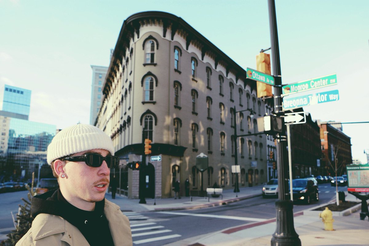SaintTheBoy's tweet photo. Antisocial, Socialite. https://t.co/ntZjgoaJ6A