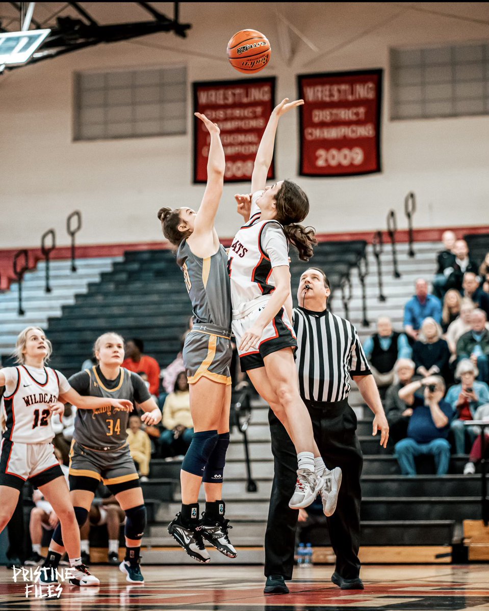 CoachMills10's tweet photo. When the basketball coach texts you how high one of your track girls can jump….you can’t help but get excited! #multisportkid @LADYCATS_BALL @lhhstrack https://t.co/3H4VOxKKBr