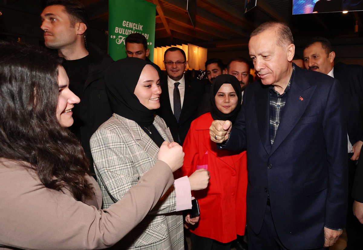 akkadinistanbul's tweet photo. "Gençler siz kardeşliğimizin ve birliğimizin teminatısınız."

📍Gençlerle Buluşma https://t.co/QGZj1p13E4