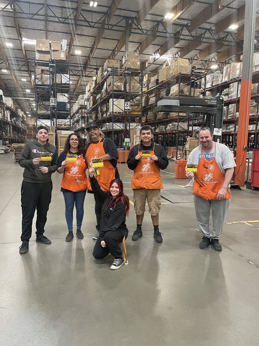 ⁦<a href="/KC_8617/">Kelly Clark</a>⁩ ⁦<a href="/StephFerrellTHD/">Stephanie Ferrell</a>⁩ ⁦<a href="/FaryalAhmed20/">Faryal Ahmed</a>⁩ ⁦<a href="/AlynBowman/">Alyn Bowman</a>⁩ Displaying excellent performance behaviors, working together as a TEAM, overcoming obstacles and challenges daily 1st key Bulk Sort Amanda, Stephanie, Fernando, Yvette, Eddie, and Thomas 👏🏼👏🏼👏🏼💯