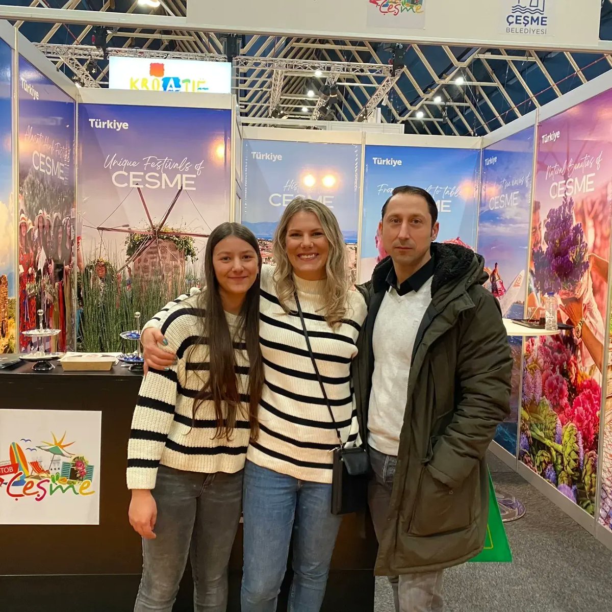cesmecomtr's tweet photo. Çeşme Standı ile Hollanda Turizm Fuarı'nda  verimli bir fuar gerçekleştirdik. Çeşme Belediye Başkanımız Ekrem Oran'a, Belediye Başkan Yardımcımız M. Yıldırım Aktugan'a, fuarda yer alan ÇEŞTOB Yönetim Kurulu ve üyelere, bizi uzaktan destekleyen tüm dostlarımıza teşekkür ederiz. https://t.co/QQt35QaIdu