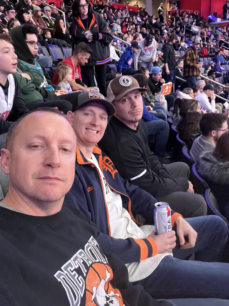 ccoon24's tweet photo. #Pistons RC class of 02 made it!! https://t.co/yw74P0bFvx