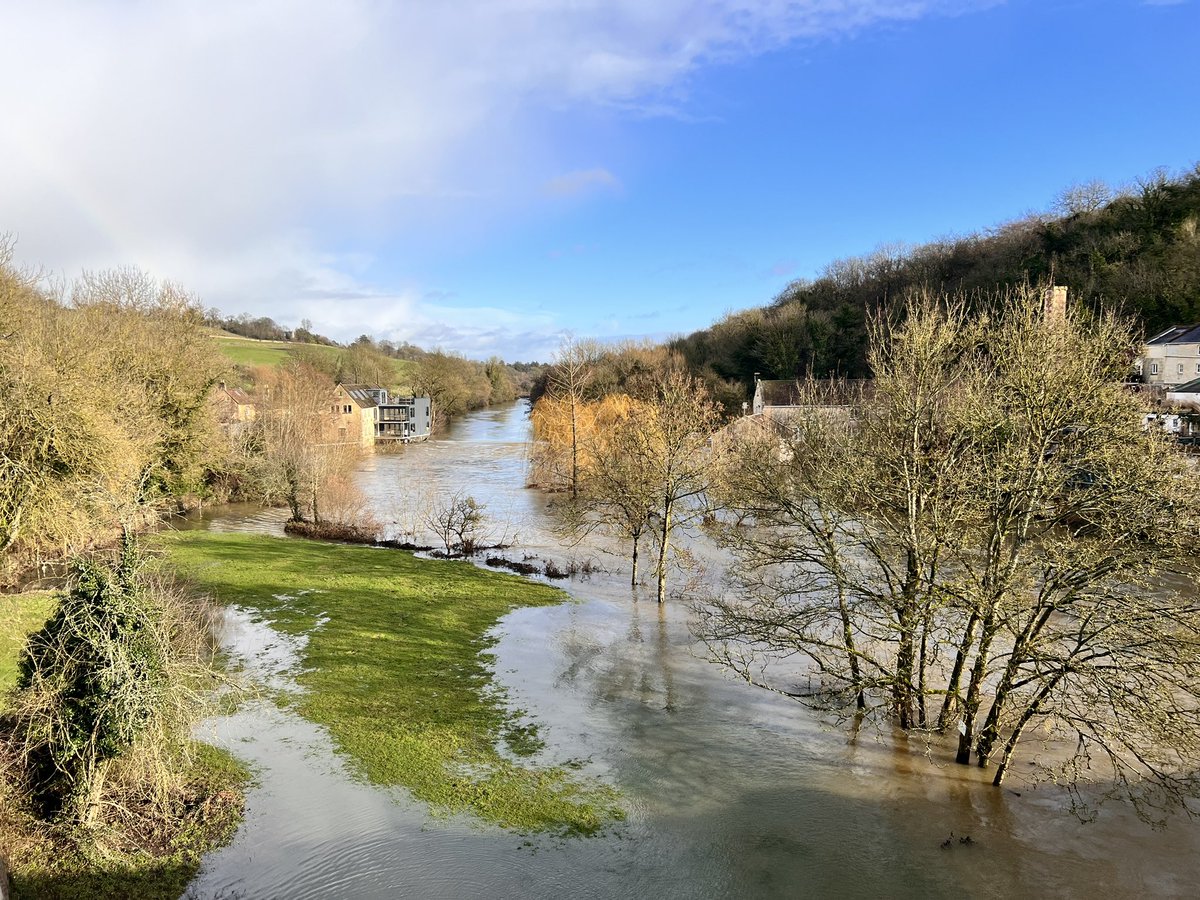 Bradford-On-Avon and Avoncliff today. The Avon is running really high at the moment #riveravon #wiltshire