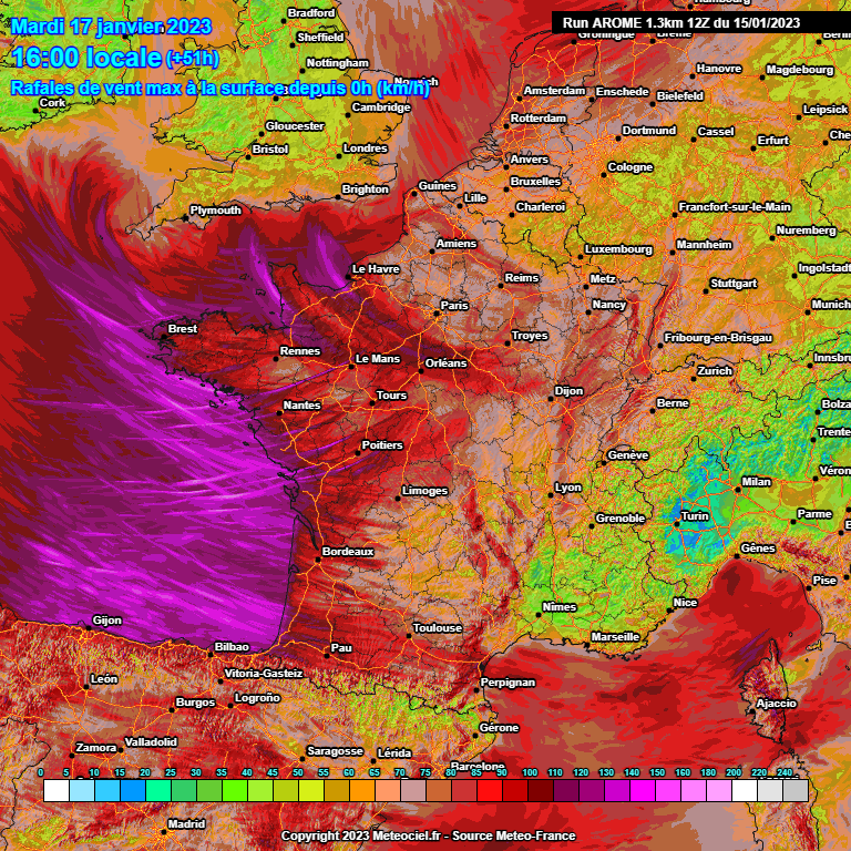 InfosFrancaises's tweet photo. TEMPÊTE GERARD : 24 départements sont placés en vigilance orange en raison d'un violent coup de vent cette nuit. Des rafales jusqu'à 100 km/h attendues dans les terres et 120 km/h sur les côtes (Meteociel / Météo-France). #TempeteGerard https://t.co/EzBEy87cqw