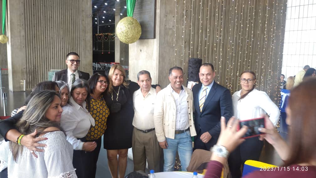 circuitoredoma's tweet photo. #15deEnero Un día especial en Gor a los maestros y maestras de la patria en la sede del @MPPEDUCACION en compañía de nuestra ministra @_LaAvanzadora https://t.co/4cnhnYzohA