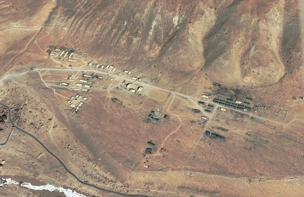 PakDefTeam's tweet photo. Between #Tangste and #Durbuk the whole region has turned into an #IndianArmy Cantonment that also comprises a Field Ammunition Depot (Bottom Left).
Most of Northern Command's XIV Corps is sitting in this region.
@Twi77zler https://t.co/wJmp4eOVI9