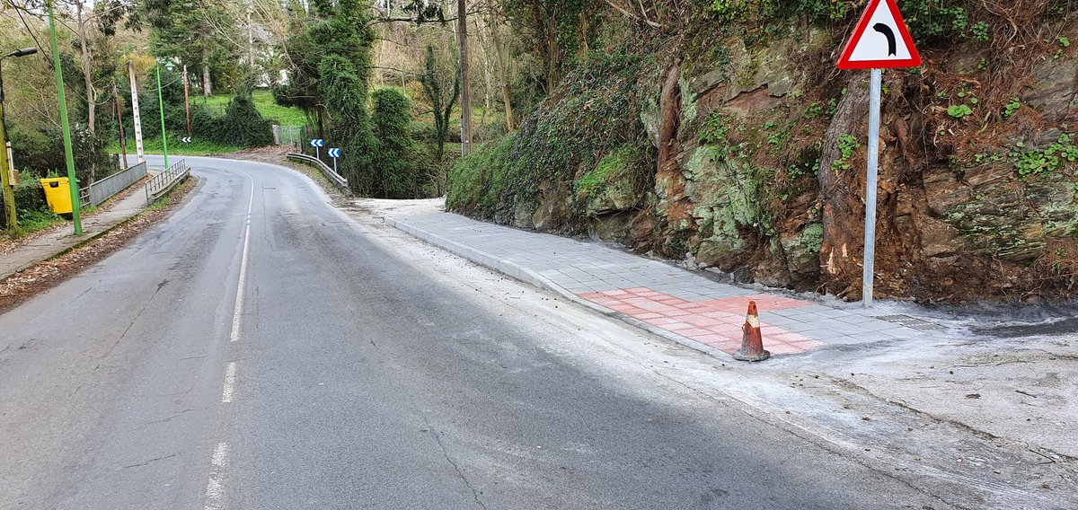 Mvfaraldo's tweet photo. Casi terminada obra nueva acera en puente #Xarío (carretera #Miño - #Perbes). Solo falta paso peatonal.
Actuación ejecutada por @Depucoruna a petición @ConcelloMino para mejorar accesibilidad a vecinxs y usuarixs #SendaXarío
#Miñotenpresente #Miñoéfuturo
#EnCaMiño #MiñoAvanza https://t.co/ULk9xOxaKs