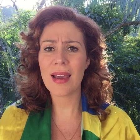 Mas essa não é para rir muito? 
A Cássia Kis está acusando a Carla Zambelli de "comunista infiltrada"