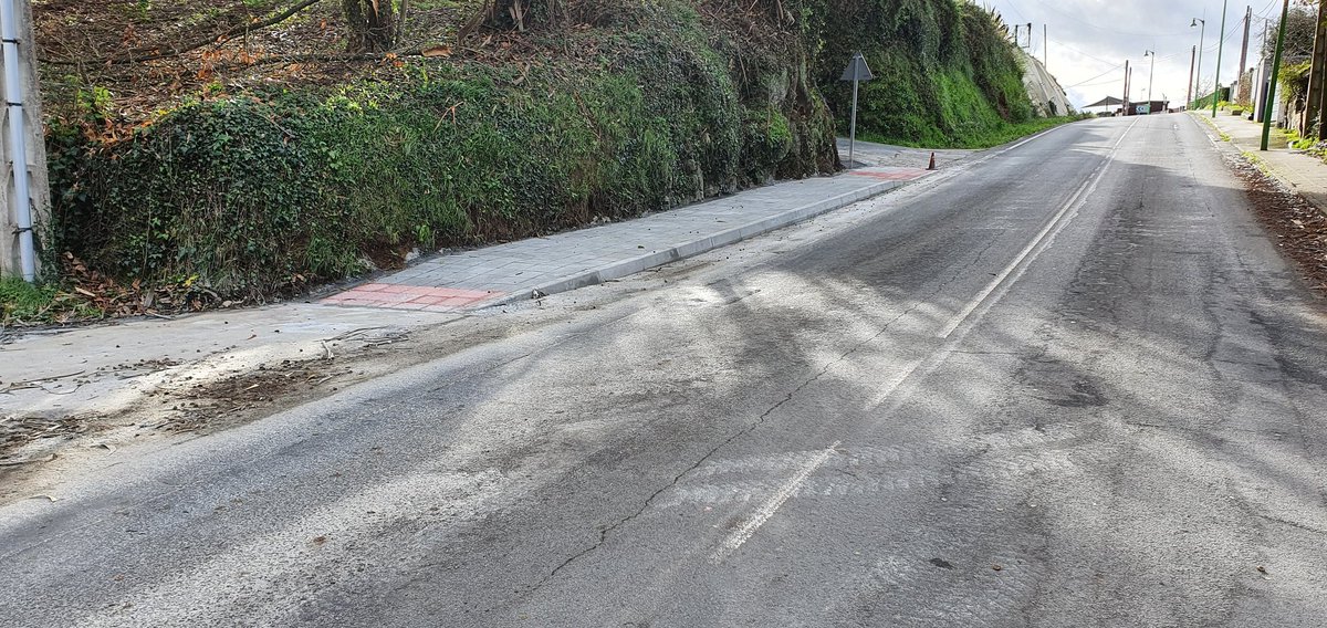 Mvfaraldo's tweet photo. Casi terminada obra nueva acera en puente #Xarío (carretera #Miño - #Perbes). Solo falta paso peatonal.
Actuación ejecutada por @Depucoruna a petición @ConcelloMino para mejorar accesibilidad a vecinxs y usuarixs #SendaXarío
#Miñotenpresente #Miñoéfuturo
#EnCaMiño #MiñoAvanza https://t.co/ULk9xOxaKs