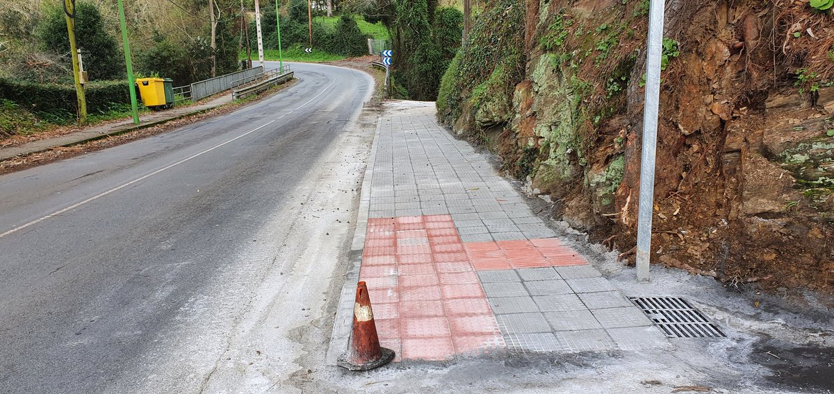 Mvfaraldo's tweet photo. Casi terminada obra nueva acera en puente #Xarío (carretera #Miño - #Perbes). Solo falta paso peatonal.
Actuación ejecutada por @Depucoruna a petición @ConcelloMino para mejorar accesibilidad a vecinxs y usuarixs #SendaXarío
#Miñotenpresente #Miñoéfuturo
#EnCaMiño #MiñoAvanza https://t.co/ULk9xOxaKs