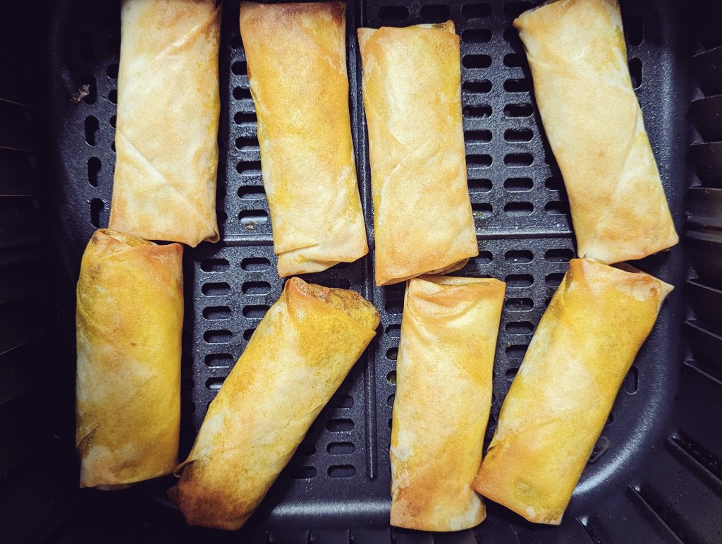 FlavoursofHapp4's tweet photo. #springroll #vegspringroll #yummy #yummyintummy #lovetocook https://t.co/AYQ2G9aG5K