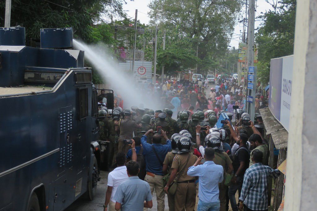 Thusi_Kumar's tweet image. When Sri Lankan police fired water cannons on a protest in Jaffna today…

The Tamils pulled out shampoo.

You’ve got to love the defiance.

#srilanka #tamil #eelam