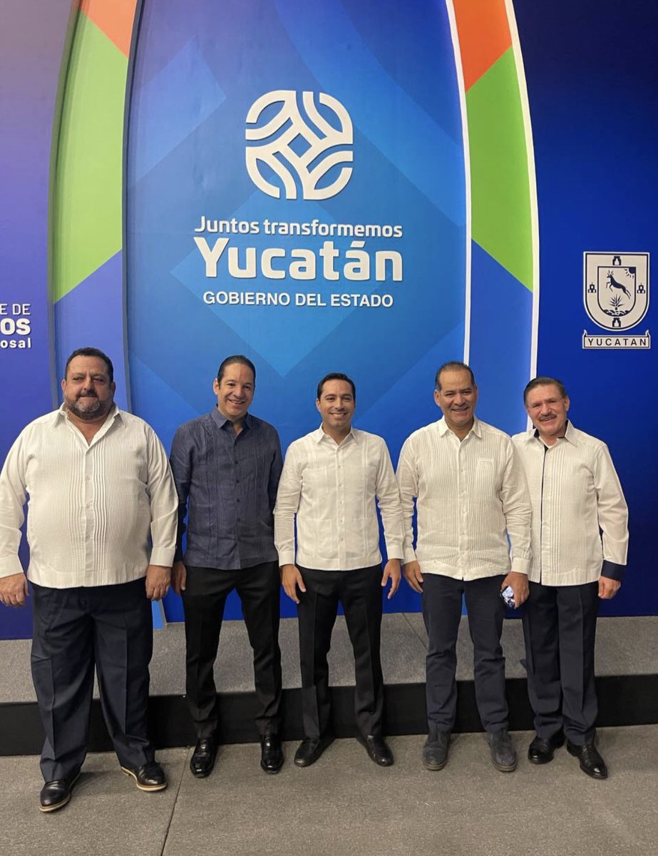 Amigo gobernador <a href="/MauVila/">Mauricio Vila</a>, el informe de resultados que rendiste para #Yucatán, es un orgullo para México. Acompañado de nuestros amigos comunes y ex gobernadores, te felicito por tu esfuerzo y dedicación. #4toInformeVila