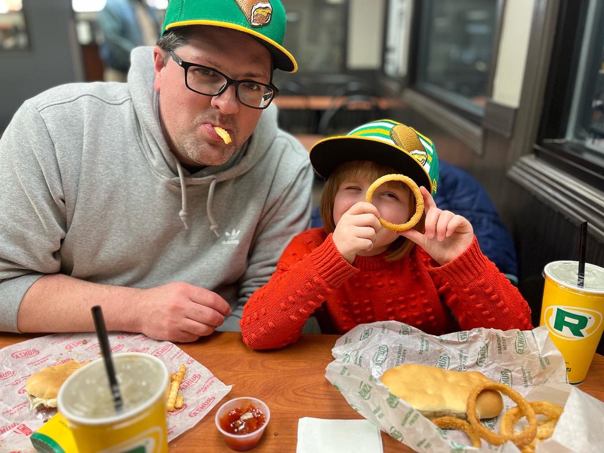 ngcitycafe's tweet photo. Two birds, one stone. Amirite @OMAStormChasers &amp; @Runza? 

#nationalhatday #temptuesday https://t.co/WieccI5duz