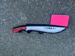 MPSChistlehurst's tweet photo. Robbery suspect arrested this afternoon with this knife. Great teamwork by SNT and violent crime task force after apprehending the suspect in Whitehall Rec. Keep safe https://t.co/hyOVYYZWxA