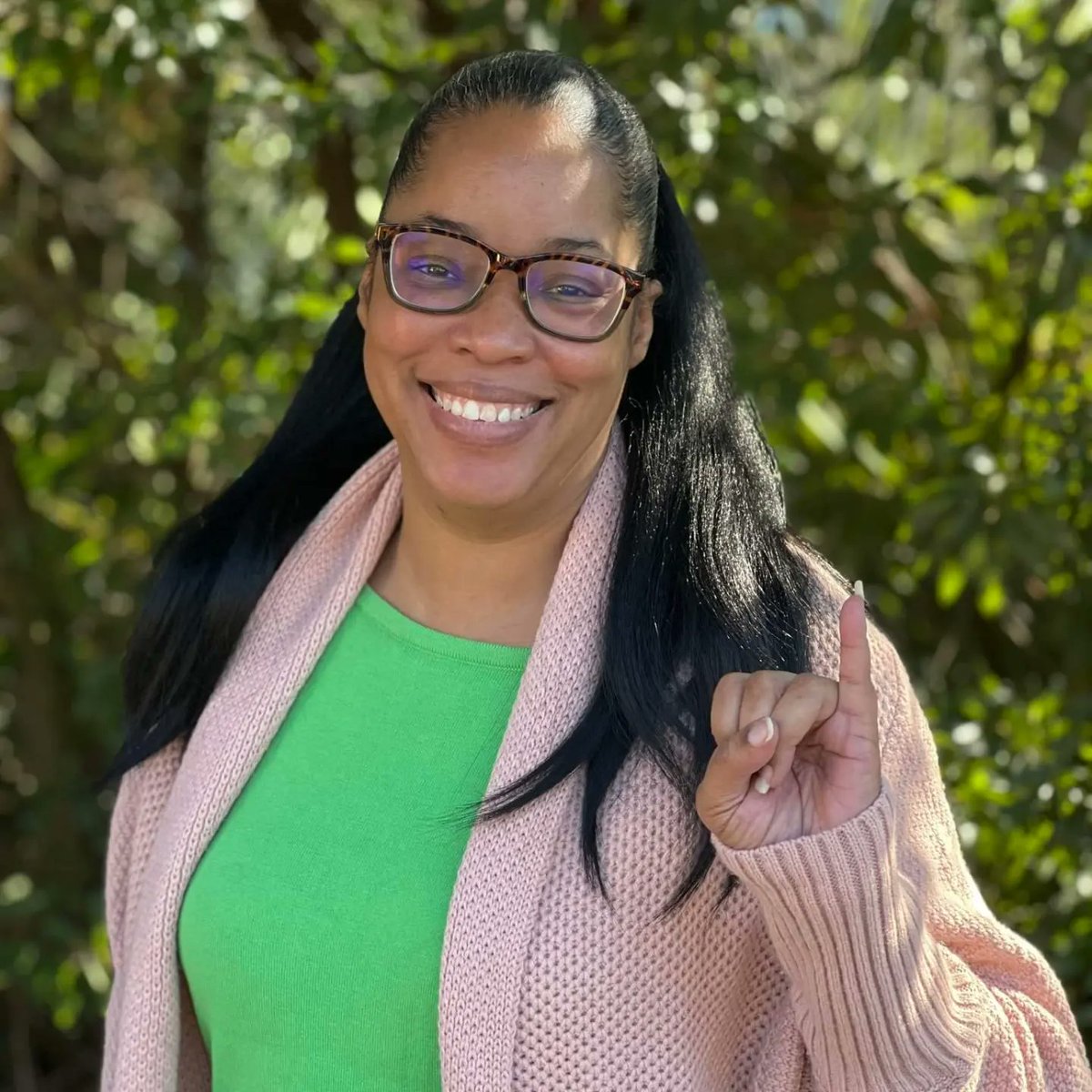 TLaShaunMusic's tweet image. Happy Founders' Day to my Sorors of Alpha Kappa Alpha Sorority, Incorporated. Had to rock the pink and green at church. My baby niece let me borrow her pink and green tiara.

115 years of Service to All Mankind!!!

 #j15💕💚 #FirstandFinest