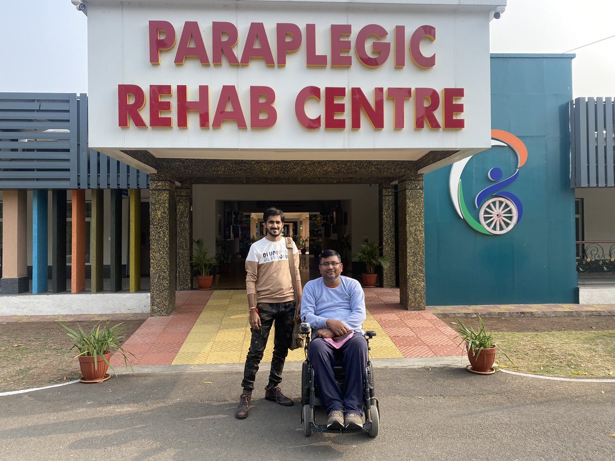 riteshkchopda's tweet photo. Today was a great day for me.Thank you for giving me this great opportunity to meet paraplegic rehab center members (piperi pune) and guiding them with painting demonstrations. https://t.co/z78499U2RR