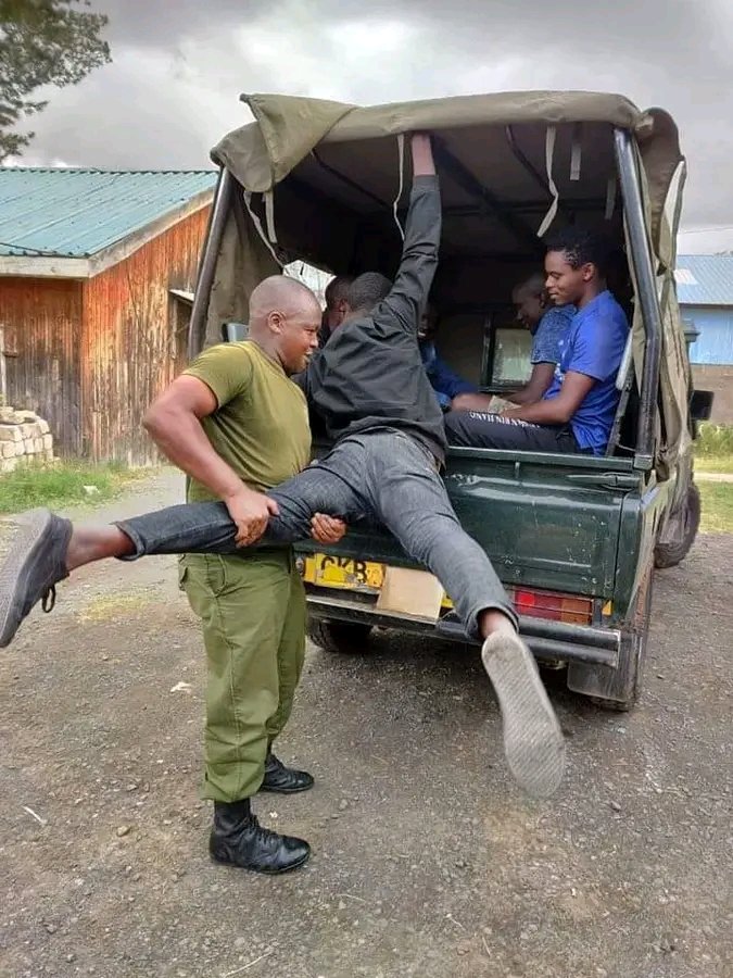 OmbunaJoshua's tweet photo. @NationFmKE @DavidOyuke @moniqueangelyn Polisi wamezidii🙄🙄 https://t.co/ykxX5yuSjN
