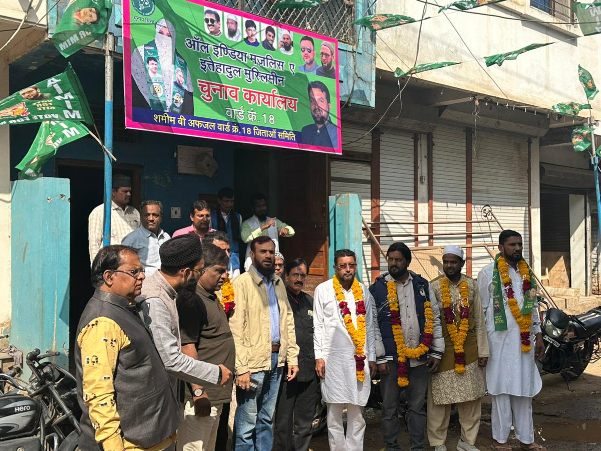 MohdRasheedudd1's tweet photo. On The Instructions of @aimim_national  @asadowaisi Mp Hyderabad &amp; President AIMIM, Janab @muzffar1 Corporator Santosh Nagar Division, Campaigning In Sendhwa Madhya Pradesh Municipal Election Along With Janab Syed Minhaj Uddin Sahab Corporator Akber Bagh Div. https://t.co/mWiZyhN12b