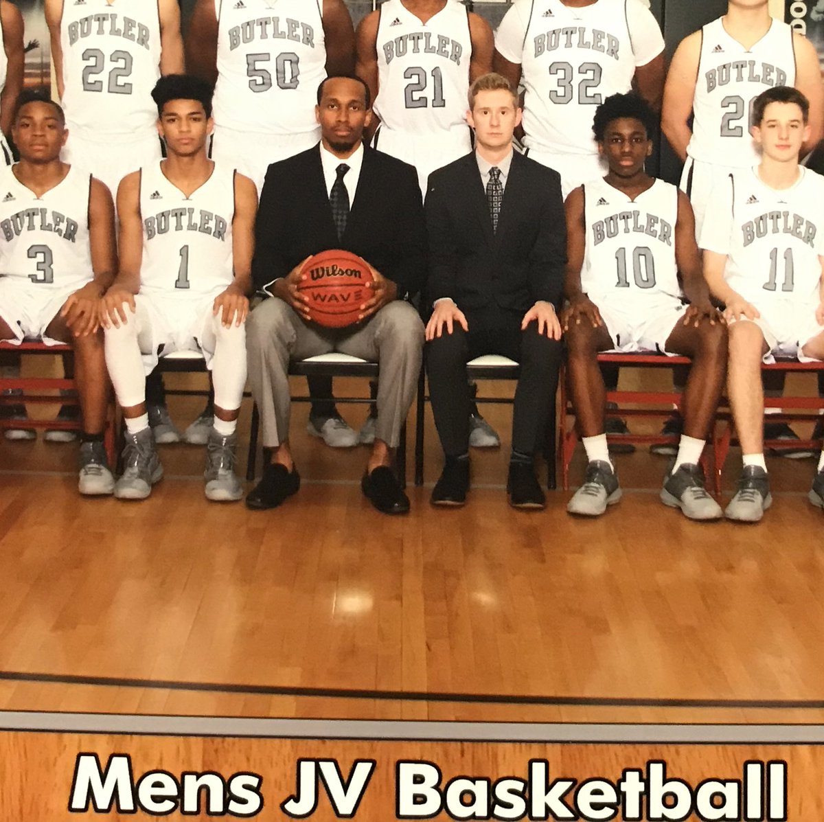heycoachlj's tweet photo. Started on JV coaching with my guy @pking1151 in ‘14. Last night we were the only two public schools to get a victory in the #CCSMLK23 event. That Lowery coaching tree putting on. #HumbleBeginnings @MyronWLowery https://t.co/pttgLW8DbK