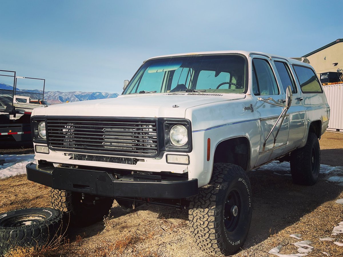 BigBurbBuild's tweet photo. The Big Burb is coming along! #squarebody #burblife #12valve #cummins #4x4 #chevy #bugoutvehicle https://t.co/Vp2iIRiv5Y