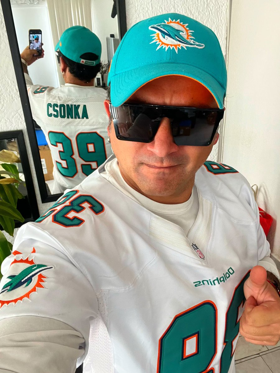 ChrisParodiando's tweet photo. Perfect Team #GoPhins siempre! #WildCardEnTUDN https://t.co/8CDwFLNE3d