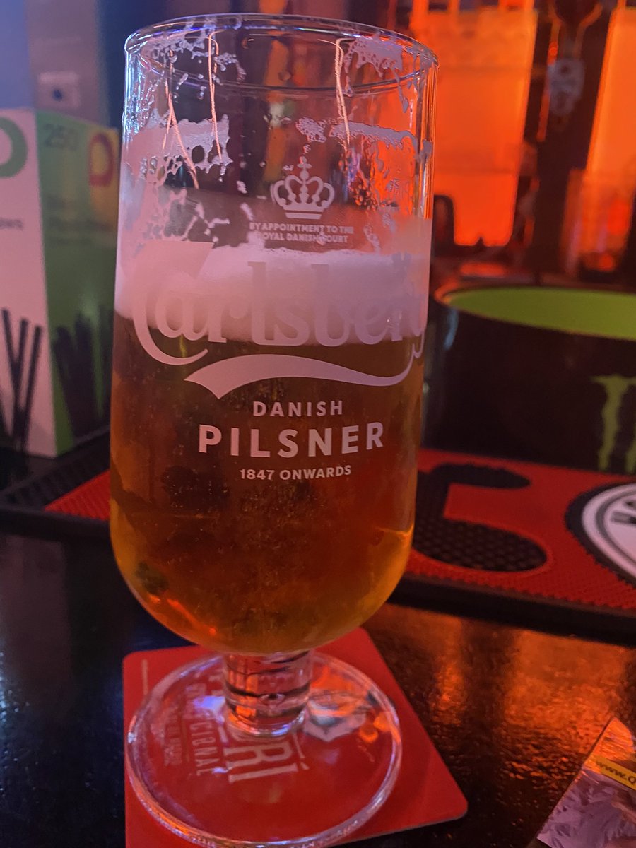 KingGortin's tweet photo. Carlsberg Sundays #afc #NorthLondonDerby #red #topofthetree https://t.co/4p3JL49LDz