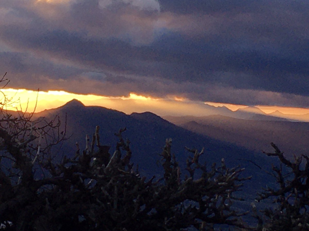janeliv's tweet photo. Impressive stormy sunset on the mountain https://t.co/YDFzsZ2lUK