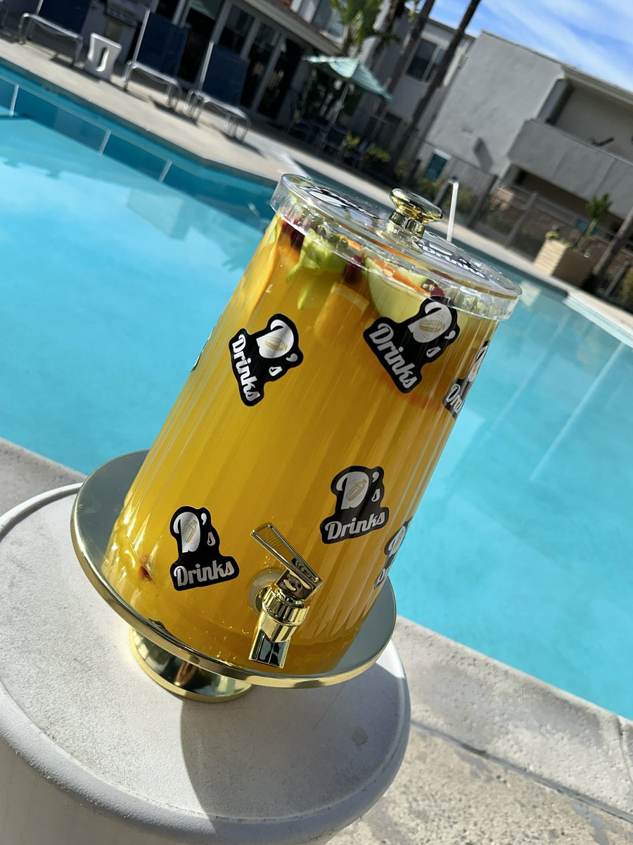 dylandee03's tweet photo. In case anyone ever needs a bartender or some fire margarita, sangria, or Paloma catering mixes for your next private event hml!📲😮‍💨 https://t.co/Tiup9fuJoM https://t.co/xLqPYS2qN4