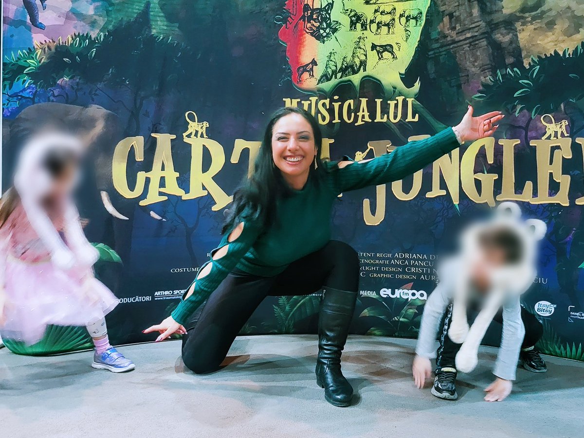 EzadaSinn's tweet photo. This evening, we enjoyed the Jungle Book musical. The twins loved it. 

#Sundaywithfamily https://t.co/n27PxBUH5r