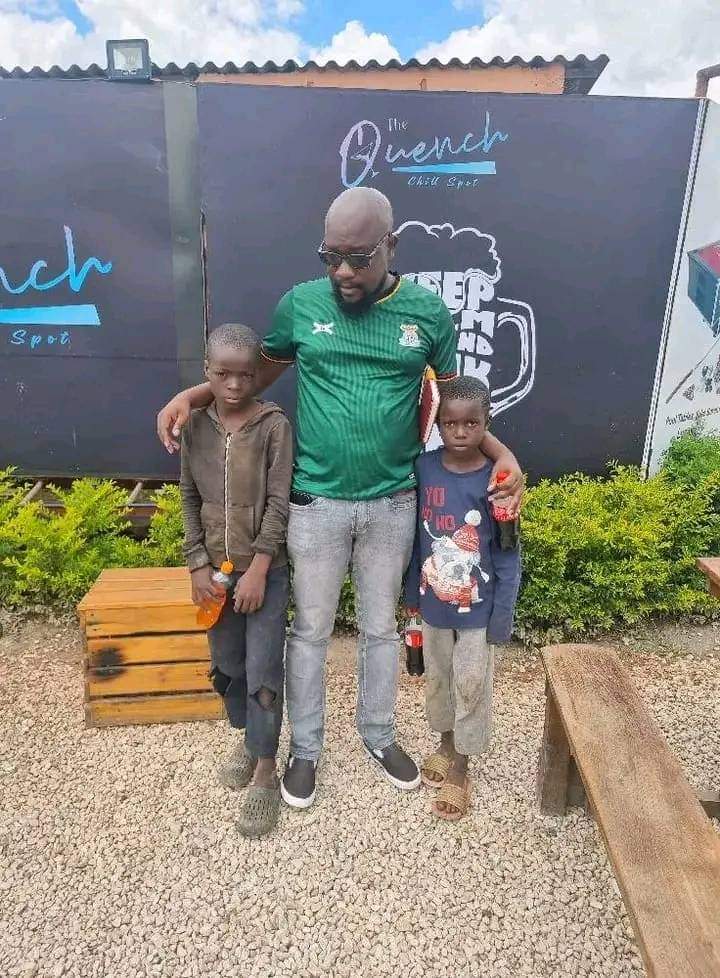 Chasura_'s tweet photo. A touching story in pictures🙏❤
Thread>>>>
Retweet please 😍 https://t.co/m5WX94HLp6