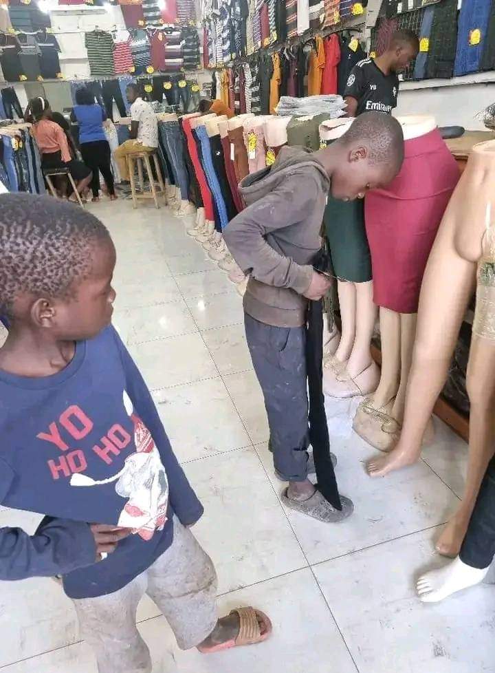 Chasura_'s tweet photo. A touching story in pictures🙏❤
Thread>>>>
Retweet please 😍 https://t.co/m5WX94HLp6