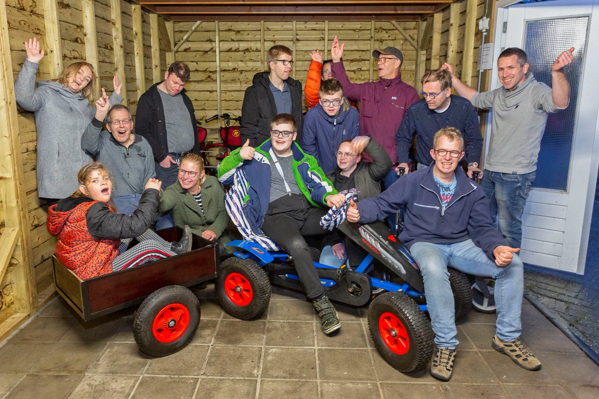 Foto: André Weima

Wat een mooi en dankbaar initiatief! Collega Berend zorgt voor blije gezichten zowel in Ruinen als Haren. Lees het bericht in de link!

images.hoogeveenschecourant.nl/dha/incoming/6…