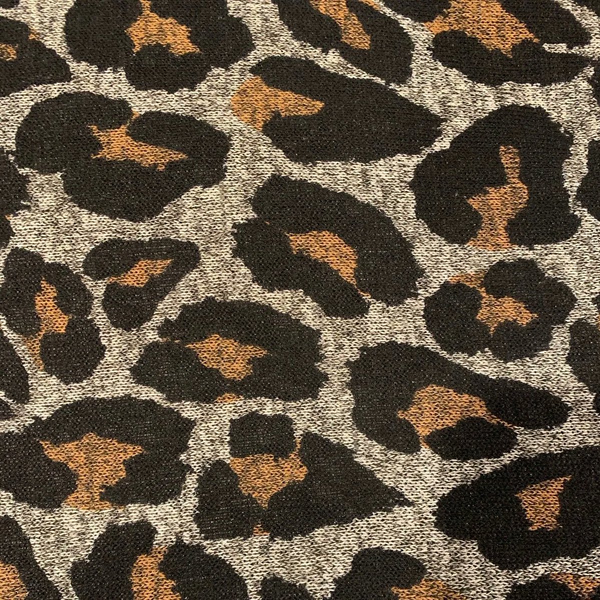 🐾Happy Sale Sunday🐾 

We LOVE a bat-wing sleeve! This super cozy shrug is a size-less piece with two choices of animal print: Merlot and Camel. This is a final sale item and will not be restocked! copperunionapparel.com/products/sara-…