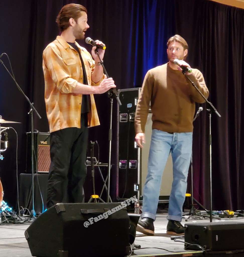 FangasmSPN's tweet photo. J2! #SPNLV @jarpad @JensenAckles https://t.co/VQkhzBejqQ
