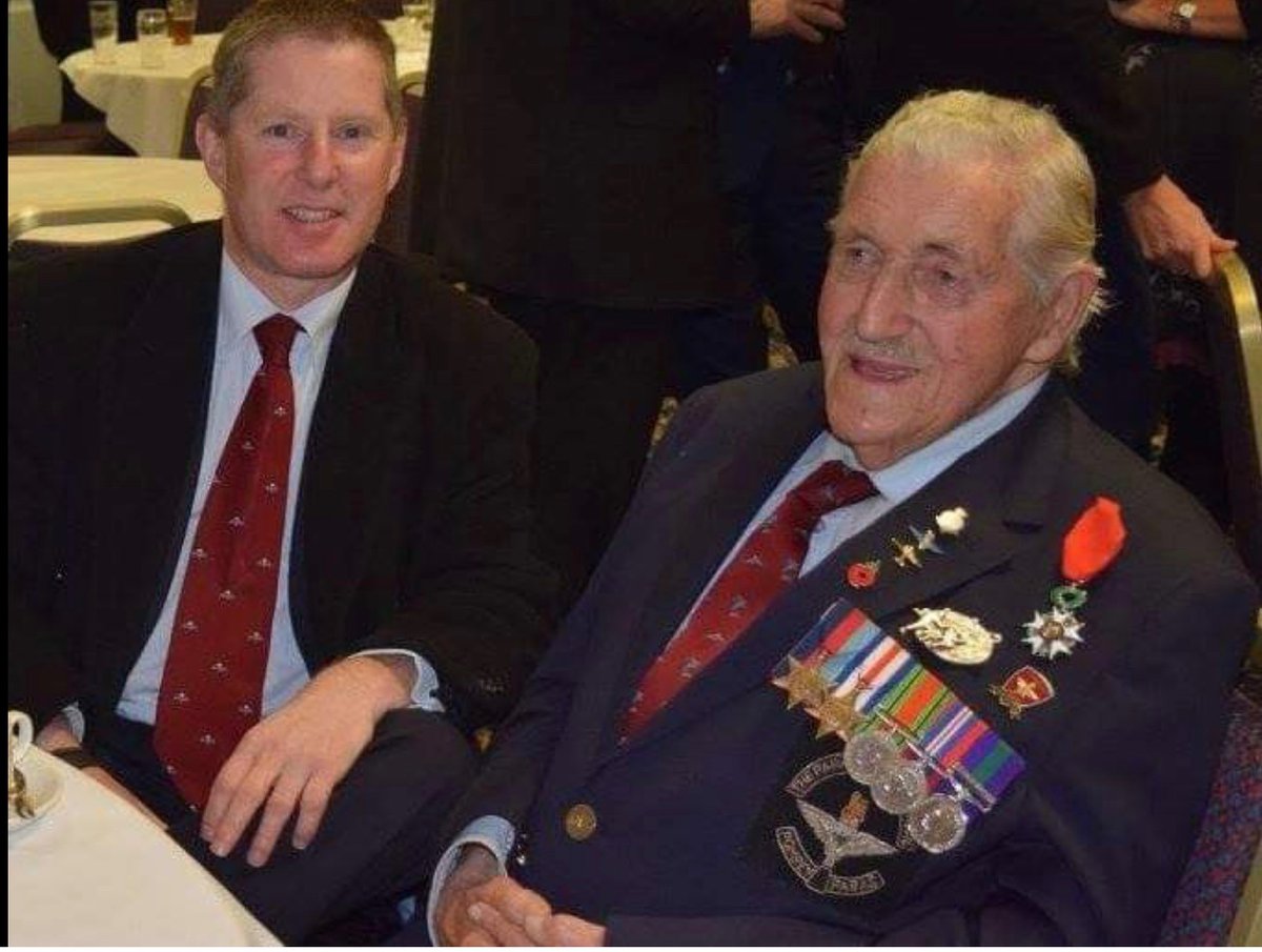 Sad to report that the last surviving #WW2 member of the ‘Pompey Paras’ died this afternoon.
#RIP Arthur Bailey
<a href="/TheParachuteReg/">TheParachuteRegiment</a> <a href="/PRA_Airborne/">The Parachute Regimental Association</a>