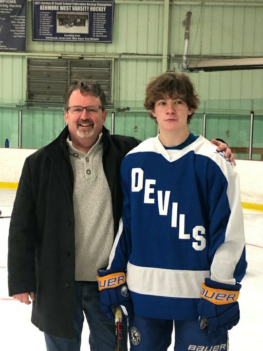 Brdman1's tweet photo. Our last senior, last senior day...🙁 Proud of you @burd_nate!! Hard to believe that opening faceoff was 14 years ago at the same rink. Not the end, more opportunities ahead !! https://t.co/rnv03N7LQW