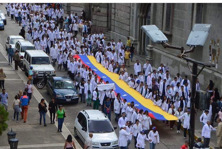 chuecosusana's tweet photo. 🇻🇪#MeridaProtesta este #16Ene razones suficientes hay para hacerlo. #Libertad 🇻🇪 https://t.co/7cZWRQRcPr