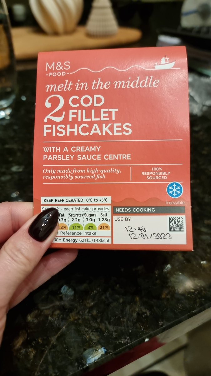 HelenaJDavies's tweet photo. @marksandspencer I've just cooked a packet of fish cakes which I purchased today at your Oldswinford ( Stourbridge petrol station) branch. Thankfully I hadn't got as far as consuming them, as i saw the date....3 days out of date?! https://t.co/7t3nwT0xkv