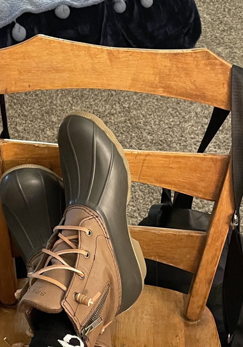 Mimiismimi2's tweet image. Do you ever feel like your living in the 5th Dimension?

Taking my new boots out for a walk at the bay, before it rains… listening to music …
#GetOutside #TakeANewsBreak #PrayToJesus 
🙌🏼🤩❤️❤️❤️
🎧 🎶

youtu.be/kjxSCAalsBE