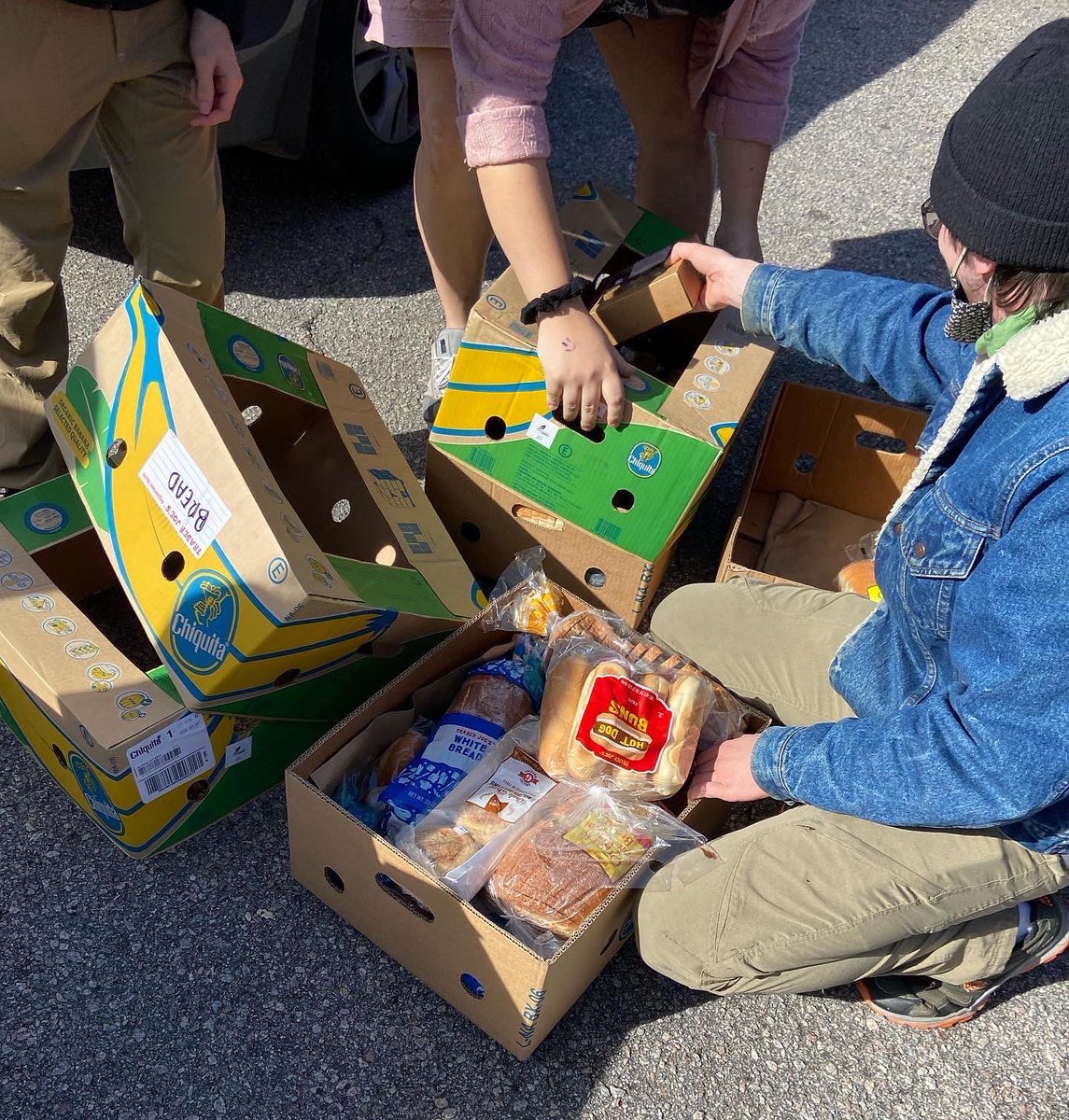 Colapplprograms's tweet image. We had a great time at Finlay Park today, where we handed out Potato Soup, Mac &amp;amp; Cheese, sweets, a few sandwiches, coffee and hot tea. We also gave out some clothing to our neighbors as well.

Interesting in helping out or donating items? Send us a DM!