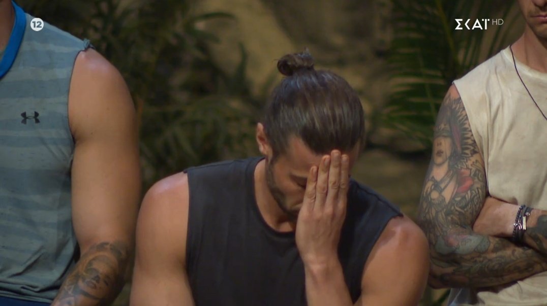 εμείς τώρα ακούγοντας τον Μαρτίκα 😂😂😂 #survivorgr
