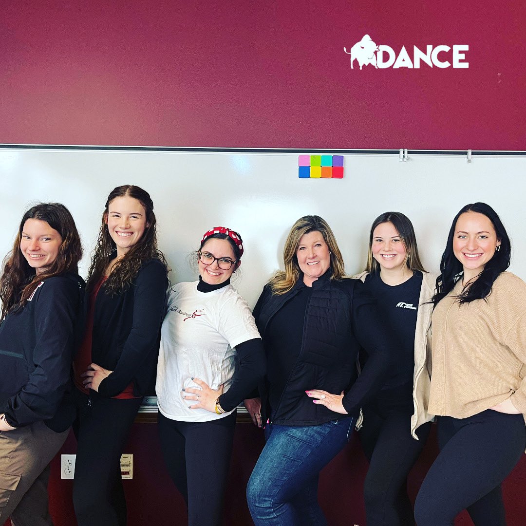 wtamudance's tweet photo. 🅖🅤🅔🅢🅣 🅛🅔🅒🅣🅤🅡🅔
Our students who teach for our Dance Academy and other studios in the area spent some time with Christi Avrett discussing Elementary Dance Class Curriculum and Recital Choreography for age 3-12!😍💃🏻🕺🏼🩰
#wtamudance #wtdance #wtdanceacademy #wtamu #wtatd https://t.co/kzzlg42XYI