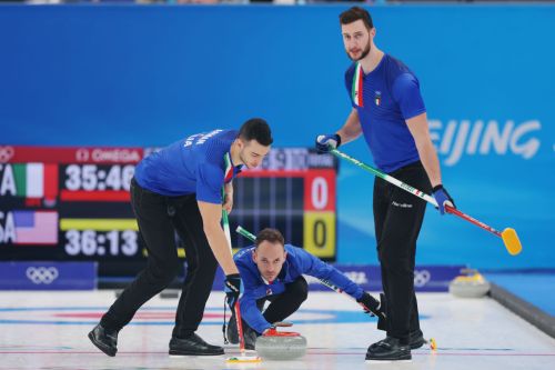 neveitalia's tweet image. Curling: sconfitta amarissima per il Team Retornaz, la corsa al secondo slam si ferma per... centimetri #Semifinale #Camrose #curling #15Gennaio #curling dlvr.it/SgwS1v