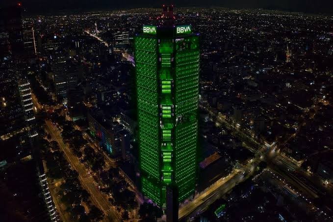 iTAEYUU's tweet photo. #NCT127EnTorreBBVA

@BBVA_Mex nos encantaría ver iluminada la torre @bbva este 27 de ENERO para darle la bienvenida a @NCTsmtown_127 y celebrar el "NCT 127 Day" https://t.co/7koXzy7njK