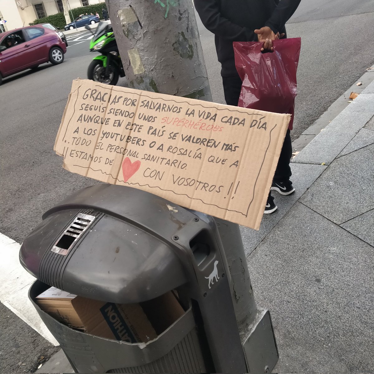 lolitus64's tweet photo. Esta mañana al terminar la manifestación por la sanidad pública. https://t.co/hcWX5UDVAR