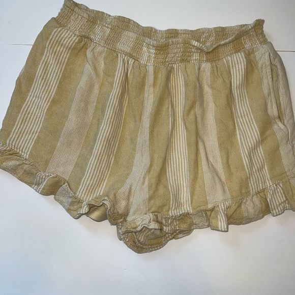 So good I had to share! Check out all the items I'm loving on <a href="/Poshmarkapp/">Poshmark</a> from <a href="/staypositivenj/">JBM</a> #poshmark #fashion #style #shopmycloset #toysrus #spree #americaneagleoutfitters: posh.mk/5R0iZMPRptb