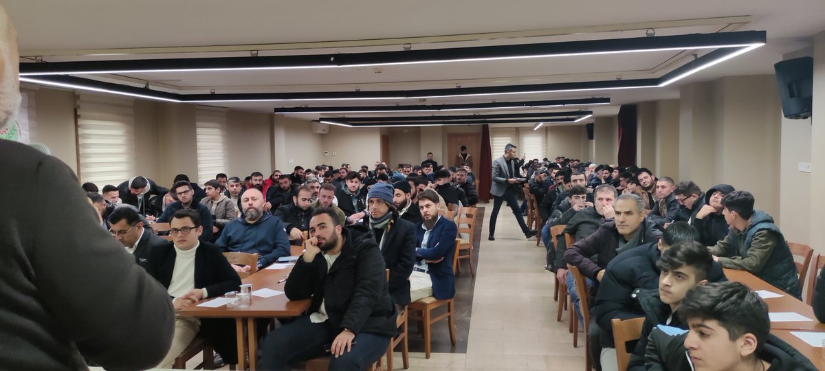 dede_suat's tweet photo. Siirt vakfı gençlik kolları toplantısı hayırlara vesile olsun https://t.co/2Va008UdiM