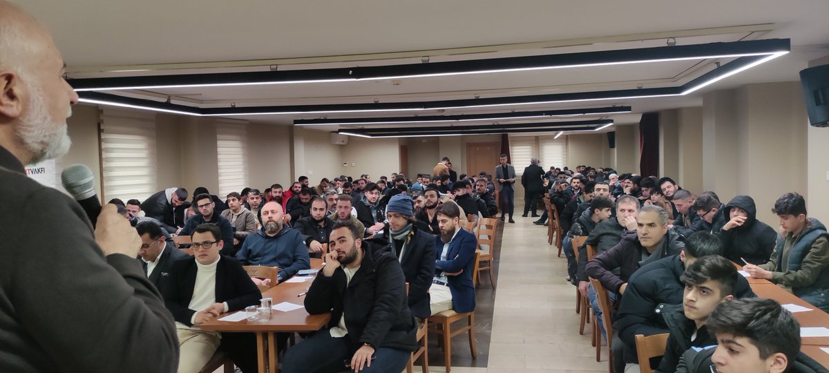 dede_suat's tweet photo. Siirt vakfı gençlik kolları toplantısı hayırlara vesile olsun https://t.co/2Va008UdiM