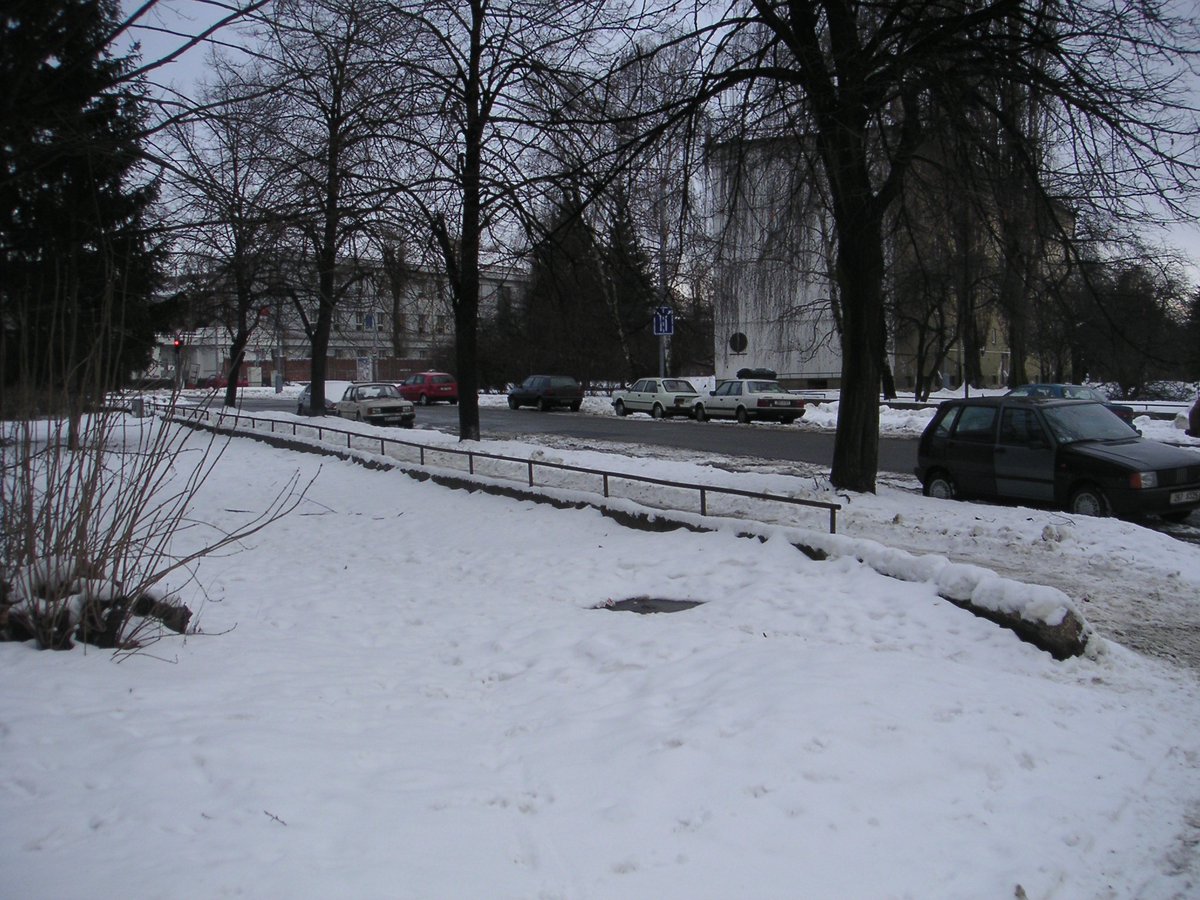 kunc_zidenice's tweet photo. Ozval se pamětník, že pamětní deska byla na domě M. Kuncové 1. Odstraněna byla v roce 2006 při provádění zateplení objektu.
Foto: Jiří Mrkos #Židenice #Brno #sochy https://t.co/Kq5iDet0Ul